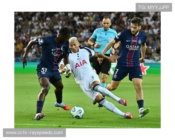 巴黎德比赛后双方球员交换球衣，展现体育精神